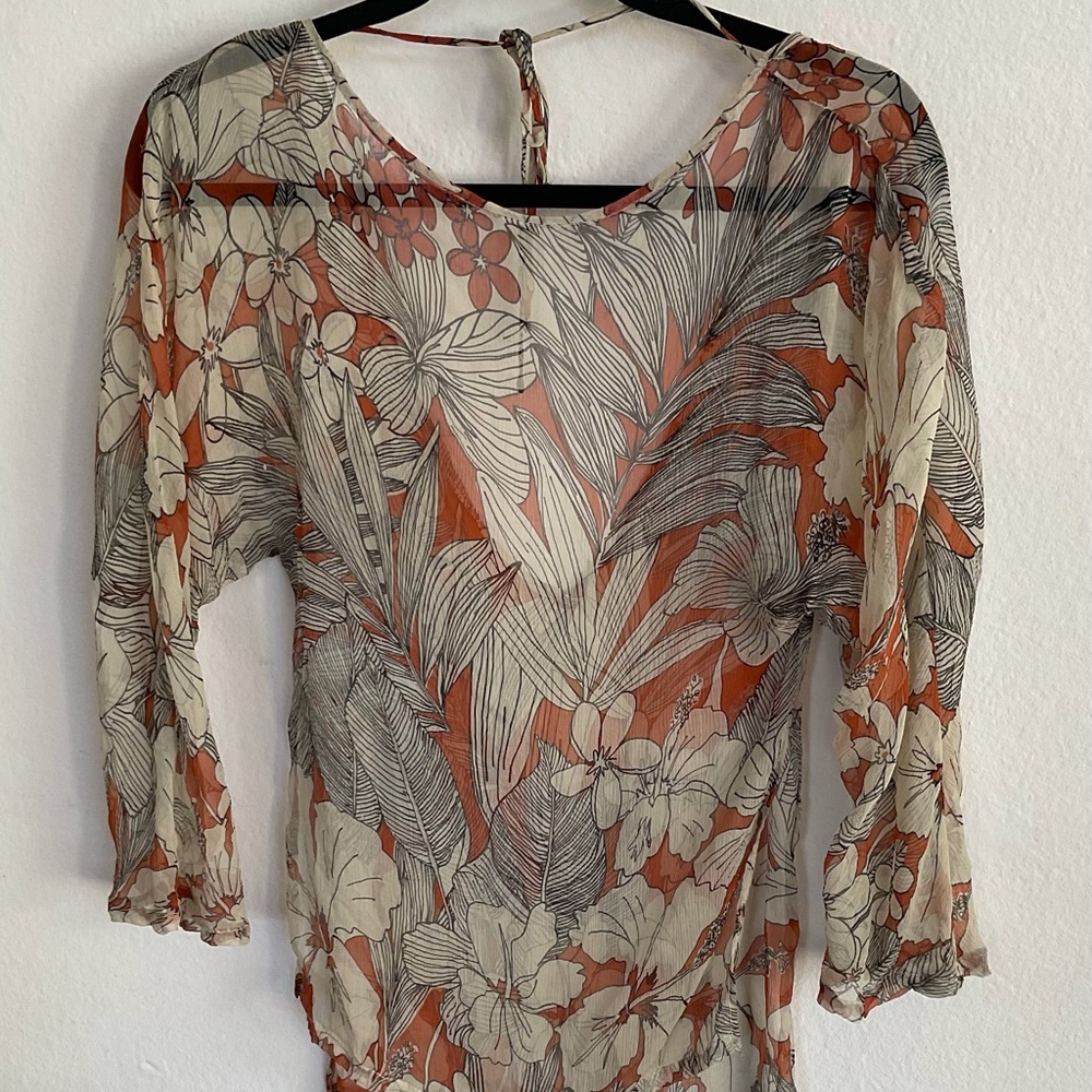 Gorgeous chiffon blouse in orange and beige print. Beautiful!